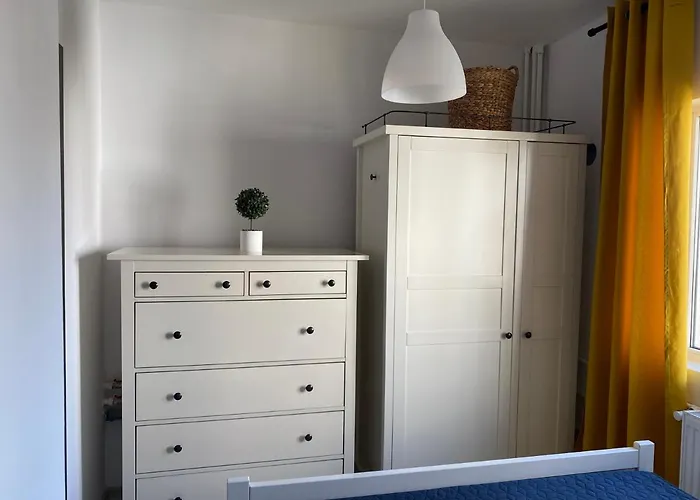 Evan Cozy Flat With Balcony & Parking, 13 September Apartment