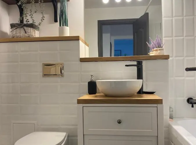 Evan Cozy Flat With Balcony & Parking, 13 September Apartment