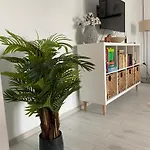 Evan Cozy Flat With Balcony & Parking, 13 September Бухарест