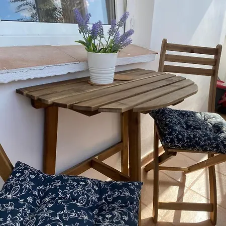 شقة Evan Cozy Flat With Balcony & Parking, 13 September