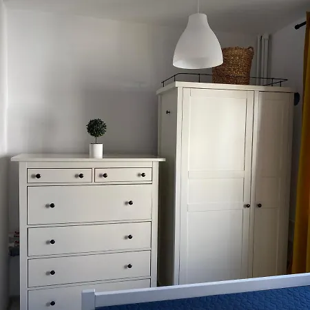 Evan Cozy Flat With Balcony & Parking, 13 September Apartment
