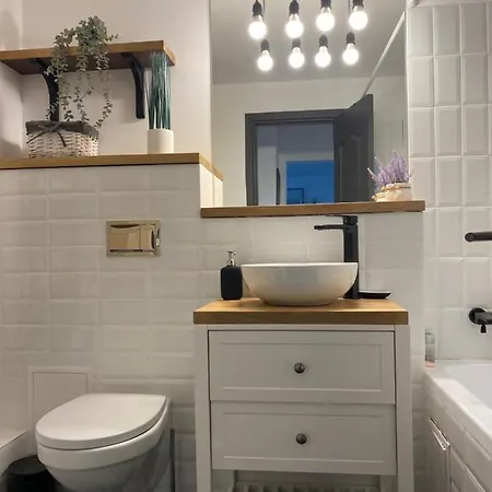 Evan Cozy Flat With Balcony & Parking, 13 September Appartamento