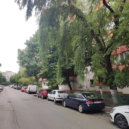 Evan Cozy Flat With Balcony & Parking, 13 September Apartment