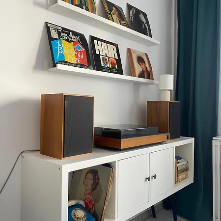 Evan Cozy Flat With Balcony & Parking, 13 September Apartment