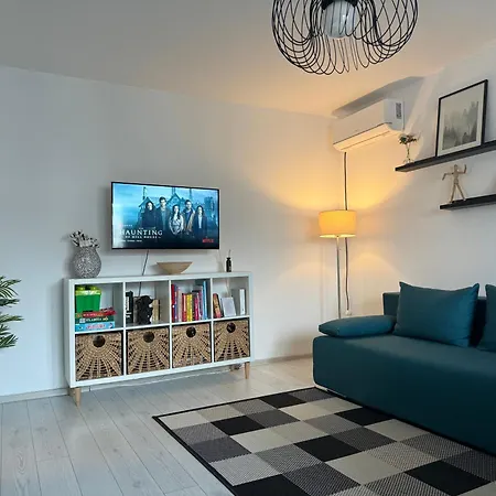 Apartment Evan Cozy Flat With Balcony & Parking, 13 September *