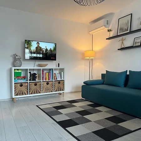 Evan Cozy Flat With Balcony & Parking, 13 September Apartment