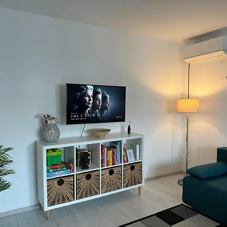 Apartment Evan Cozy Flat With Balcony & Parking, 13 September *