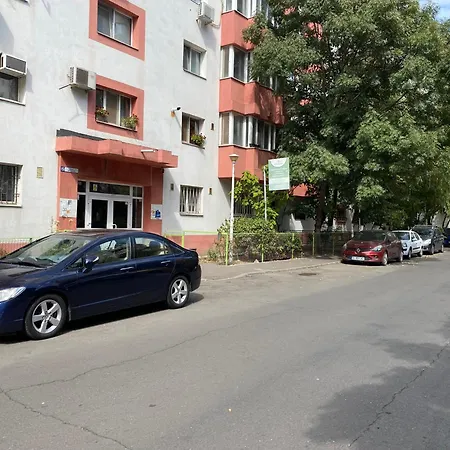 Evan Cozy Flat With Balcony & Parking, 13 September *