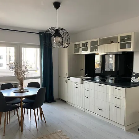 Evan Cozy Flat With Balcony & Parking, 13 September Apartment