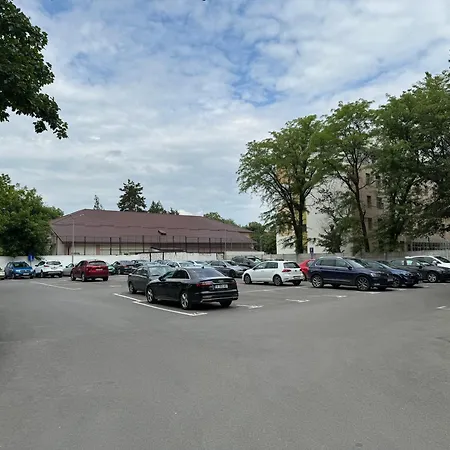 Evan Cozy Flat With Balcony & Parking, 13 September *