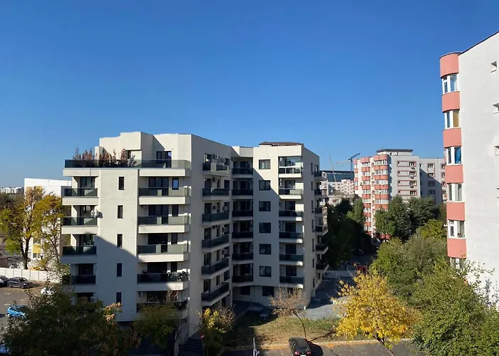 Evan Cozy Flat With Balcony & Parking, 13 September