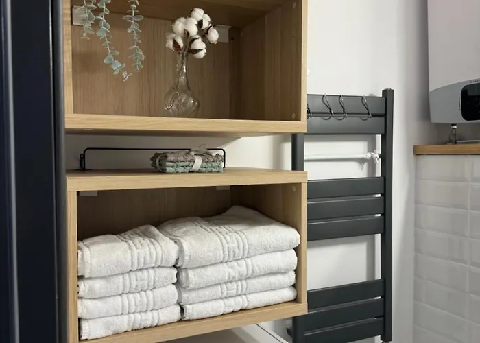 Evan Cozy Flat With Balcony & Parking, 13 September Lejlighed