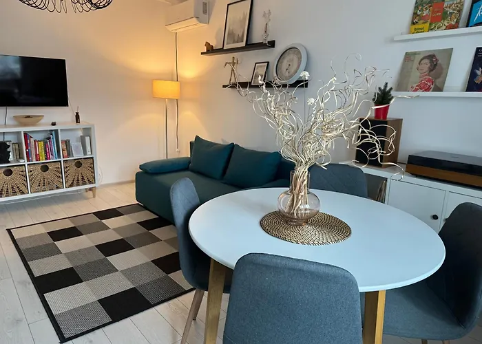 Evan Cozy Flat With Balcony & Parking, 13 September Daire *