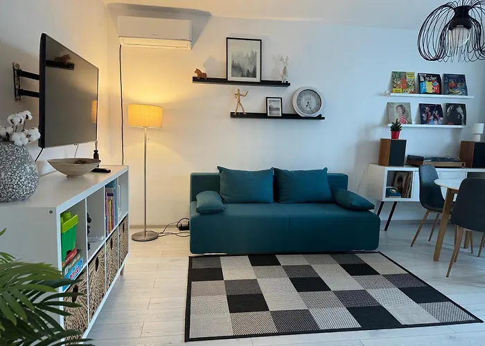 Evan Cozy Flat With Balcony & Parking, 13 September Appartement *