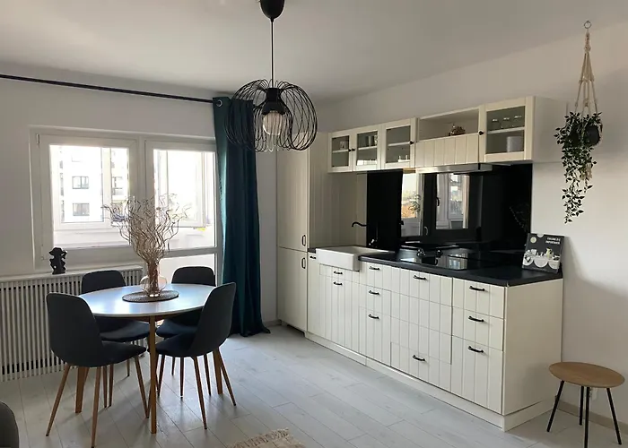 Evan Cozy Flat With Balcony & Parking, 13 September Appartement