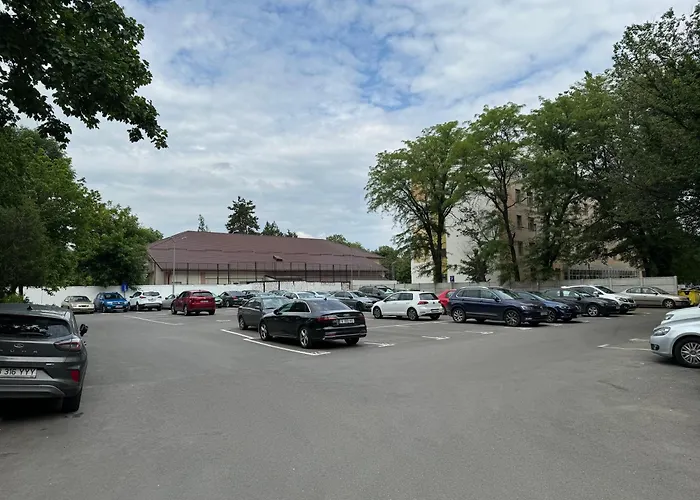 Evan Cozy Flat With Balcony & Parking, 13 September *