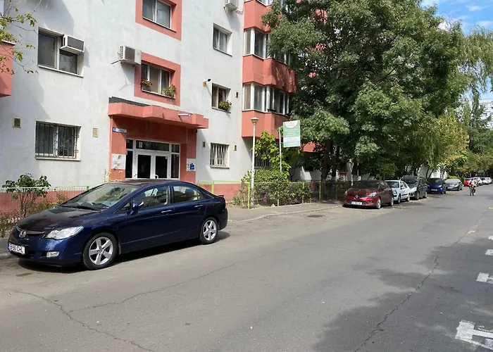 Evan Cozy Flat With Balcony & Parking, 13 September *